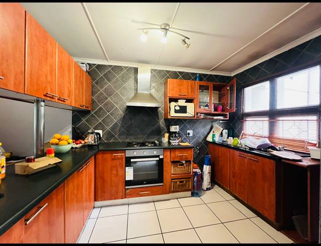 2 BEDROOM TOWNHOUSE FOR SALE IN CATO MANOR